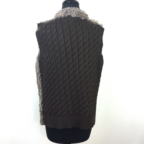 ↓ $27 Sebby Faux Fur Vest Size L - Picture 3 of 7